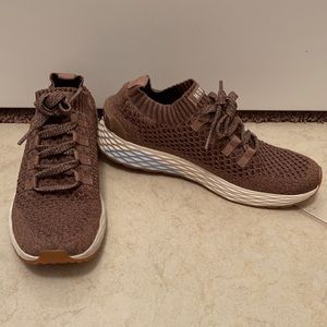 No Bull Knit Runners. Espresso, barely worn.